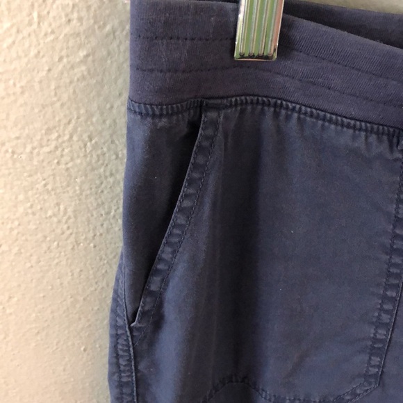 Sonoma Women’s Navy Cargo Capri Pants Size 6 - Picture 6 of 11